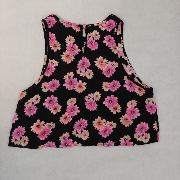 2 NWT Forever 21 Sleeveless Floral Crop Tops Sz M - Picture 8 of 8